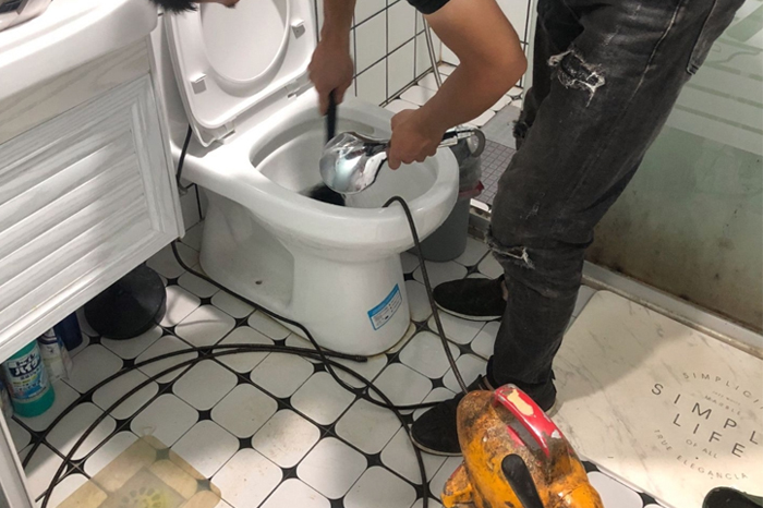 乌马河疏通下水道