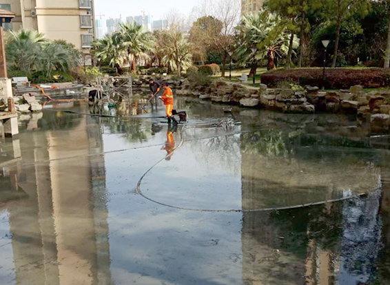 乌马河景观池淤泥清理