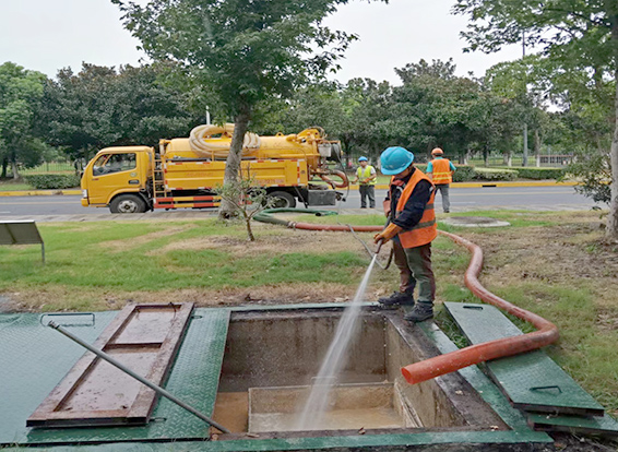 乌马河化油池清理